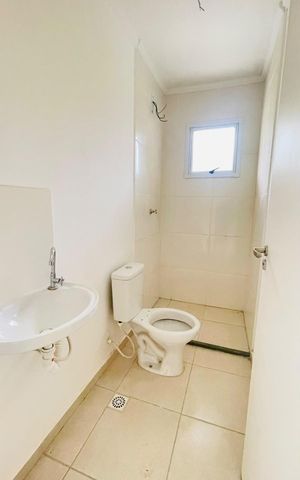 Casa de condomínio para alugar com 59m², 2 quartos e 1 vaga Casa de condomínio para alugar com 59m², 2 quartos e 1 vagaBanheiro social
