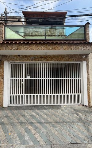 Casa para alugar com 270m², 3 quartos e 3 vagasFachada