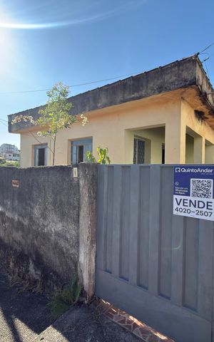 Casa à venda com 340m², 3 quartos e 2 vagas Casa à venda com 340m², 3 quartos e 2 vagasFachada