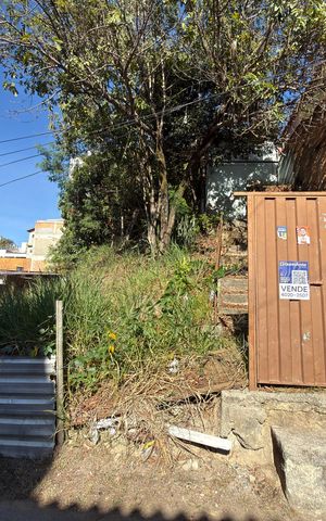 Casa à venda com 340m², 2 quartos e 1 vaga Casa à venda com 340m², 2 quartos e 1 vagaFachada