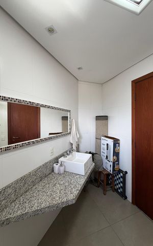 Apartamento à venda com 240m², 4 quartos e 4 vagasSuíte 3 Banheiro 