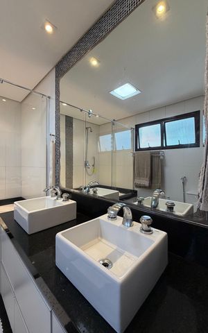 Apartamento à venda com 240m², 4 quartos e 4 vagasSuíte 1 Banheiro 