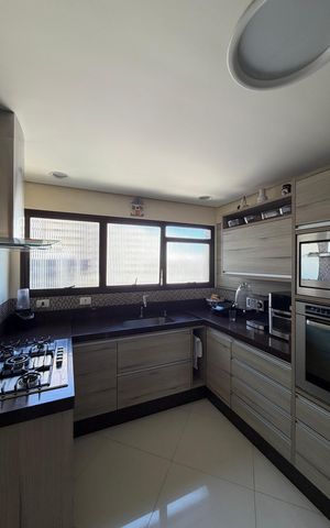 Apartamento à venda com 240m², 4 quartos e 4 vagasCozinha 