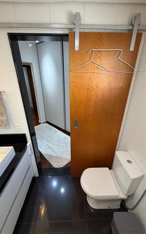 Apartamento à venda com 240m², 4 quartos e 4 vagasSuíte 1 Banheiro 