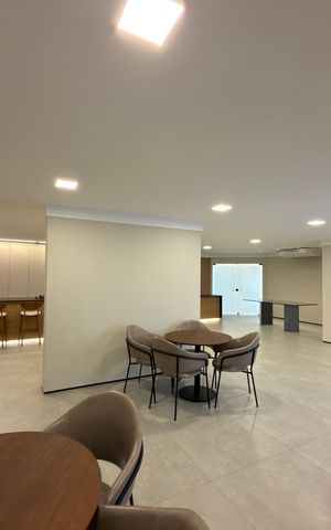 Apartamento à venda com 240m², 4 quartos e 4 vagasÁrea comum - Salão de festas