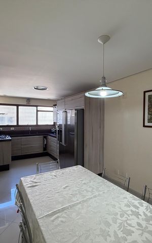 Apartamento à venda com 240m², 4 quartos e 4 vagasCozinha 