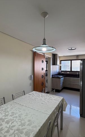 Apartamento à venda com 240m², 4 quartos e 4 vagasCozinha 