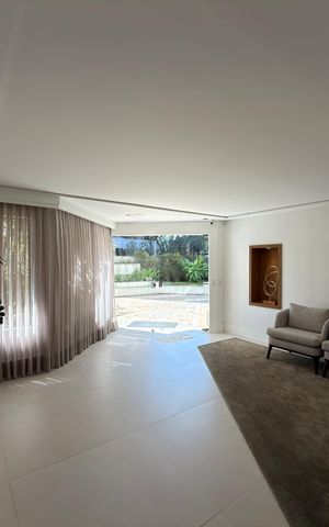 Apartamento à venda com 240m², 4 quartos e 4 vagasHall social