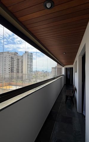 Apartamento à venda com 240m², 4 quartos e 4 vagasSuíte 1 Sacada