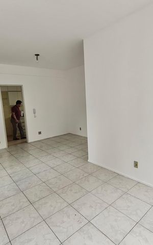 Apartamento à venda com 75m², 2 quartos e 1 vaga Apartamento à venda com 75m², 2 quartos e 1 vagaSala
