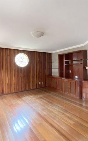 Casa para alugar com 350m², 4 quartos e 4 vagas Casa para alugar com 350m², 4 quartos e 4 vagasSala