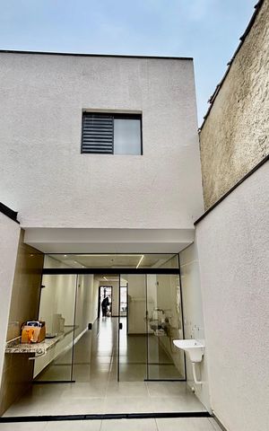Casa à venda com 135m², 3 quartos e 2 vagas Casa à venda com 135m², 3 quartos e 2 vagasFachada