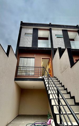 Casa à venda com 135m², 3 quartos e 2 vagas Casa à venda com 135m², 3 quartos e 2 vagasFachada