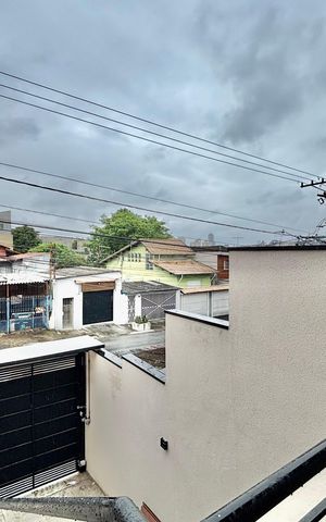 Casa à venda com 135m², 3 quartos e 2 vagas Casa à venda com 135m², 3 quartos e 2 vagasVaranda