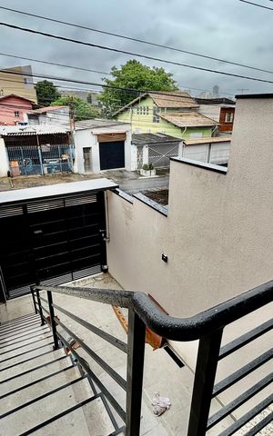 Casa à venda com 135m², 3 quartos e 2 vagas Casa à venda com 135m², 3 quartos e 2 vagasEscada
