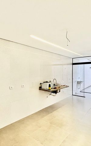 Casa à venda com 135m², 3 quartos e 2 vagas Casa à venda com 135m², 3 quartos e 2 vagasCozinha