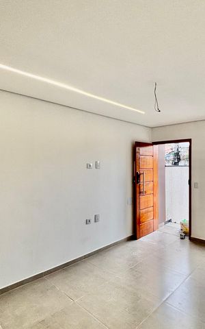 Casa à venda com 135m², 3 quartos e 2 vagas Casa à venda com 135m², 3 quartos e 2 vagasSala