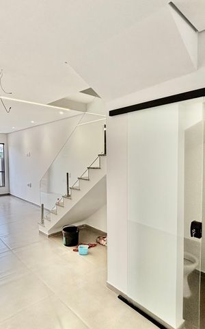 Casa à venda com 135m², 3 quartos e 2 vagas Casa à venda com 135m², 3 quartos e 2 vagasSala