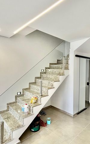 Casa à venda com 135m², 3 quartos e 2 vagas Casa à venda com 135m², 3 quartos e 2 vagasSala