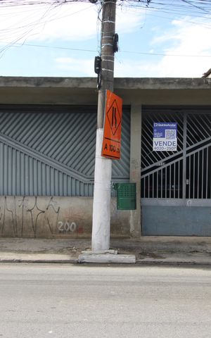 Casa à venda com 329m², 4 quartos e 3 vagasFachada