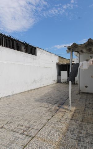Casa à venda com 329m², 4 quartos e 3 vagasQuintal
