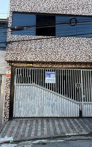 Casa à venda com 300m², 8 quartos e 2 vagasFachada 