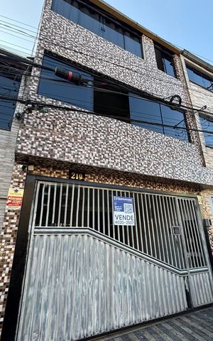 Casa à venda com 300m², 8 quartos e 2 vagasFachada 