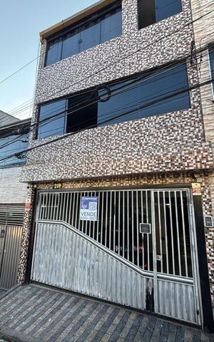 Casa à venda com 300m², 8 quartos e 2 vagasFachada 