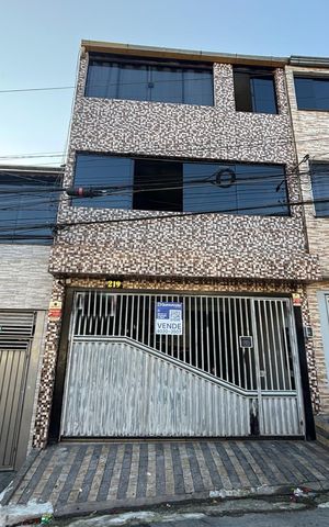 Casa à venda com 300m², 8 quartos e 2 vagasFachada 