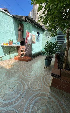 Casa à venda com 209m², 2 quartos e 6 vagas Casa à venda com 209m², 2 quartos e 6 vagasÁrea externa