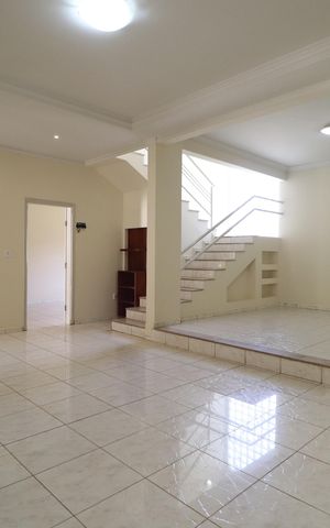 Casa para alugar com 316m², 5 quartos e 5 vagasSala