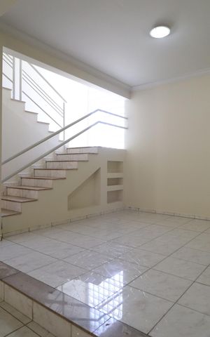 Casa para alugar com 316m², 5 quartos e 5 vagasSala