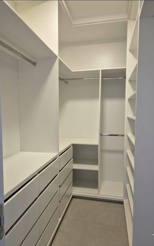Casa de condomínio para alugar com 148m², 3 quartos e 4 vagas Casa de condomínio para alugar com 148m², 3 quartos e 4 vagasCloset