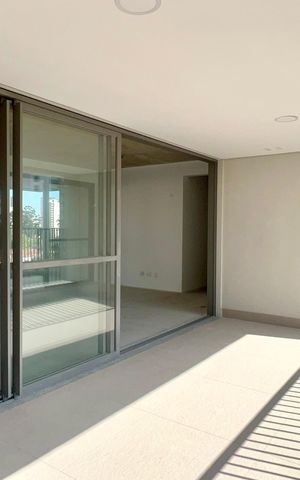 Apartamento à venda com 198m², 3 quartos e 3 vagas Apartamento à venda com 198m², 3 quartos e 3 vagasVaranda gourmet