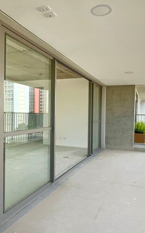 Apartamento à venda com 198m², 3 quartos e 3 vagas Apartamento à venda com 198m², 3 quartos e 3 vagasVaranda