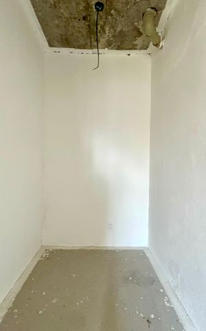 Apartamento à venda com 353m², 3 quartos e 3 vagas Apartamento à venda com 353m², 3 quartos e 3 vagasQuarto de Serviço