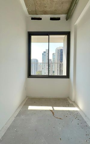Apartamento à venda com 248m², 4 quartos e 4 vagas Apartamento à venda com 248m², 4 quartos e 4 vagasQuarto de Serviço