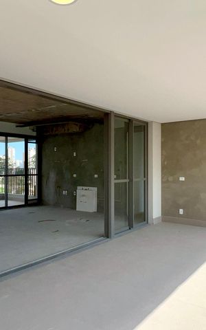 Apartamento à venda com 248m², 4 quartos e 4 vagas Apartamento à venda com 248m², 4 quartos e 4 vagasGou