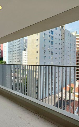Apartamento à venda com 248m², 4 quartos e 4 vagas Apartamento à venda com 248m², 4 quartos e 4 vagasVaranda