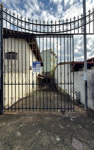 Casa para alugar com 75m², 2 quartos e 3 vagas Casa para alugar com 75m², 2 quartos e 3 vagasFachada