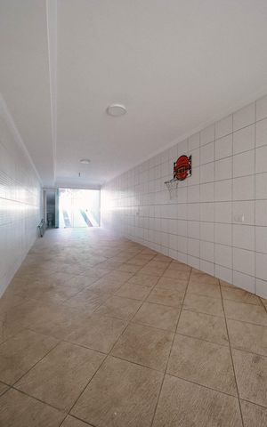 Casa à venda com 142m², 3 quartos e 5 vagas Casa à venda com 142m², 3 quartos e 5 vagasGaragem
