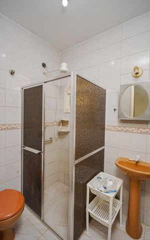 Casa para alugar com 62m², 2 quartos e 2 vagas Casa para alugar com 62m², 2 quartos e 2 vagasBanheiro