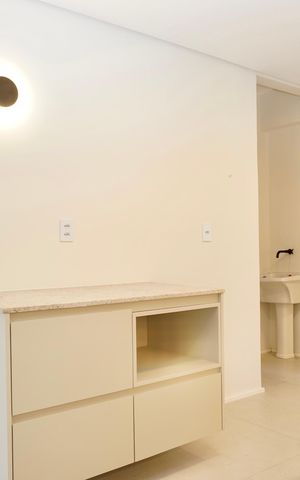 Apartamento à venda com 100m², 4 quartos e 2 vagas Apartamento à venda com 100m², 4 quartos e 2 vagasCozinha e Área de Serviço