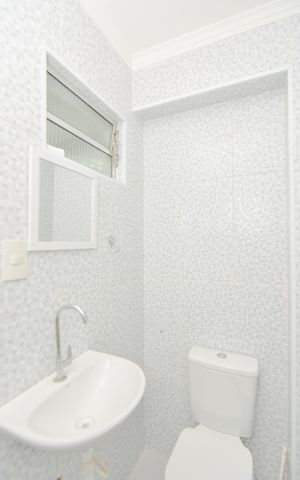 Casa para alugar com 65m², 2 quartos e 2 vagasÁrea de Serviço - Banheiro de Serviço 