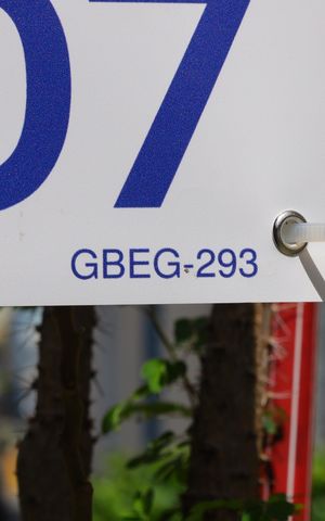 Apartamento para alugar com 51m², 2 quartos e 1 vagaPlaca GRANDE instalada na fachada do condomínio, dia 11.09.2026 - Código da placa: GBEG-293