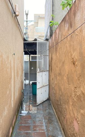 Casa à venda com 164m², 3 quartos e 2 vagas Casa à venda com 164m², 3 quartos e 2 vagasÁrea externa