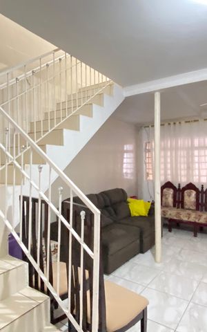Casa à venda com 164m², 3 quartos e 2 vagas Casa à venda com 164m², 3 quartos e 2 vagasSala