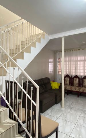 Casa à venda com 164m², 3 quartos e 2 vagas Casa à venda com 164m², 3 quartos e 2 vagasSala