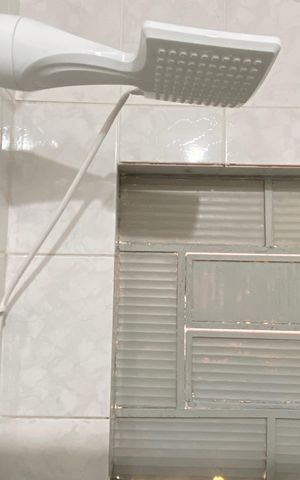 Casa à venda com 164m², 3 quartos e 2 vagas Casa à venda com 164m², 3 quartos e 2 vagasBanheiro