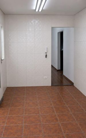 Casa à venda com 160m², 2 quartos e 2 vagas Casa à venda com 160m², 2 quartos e 2 vagasCozinha